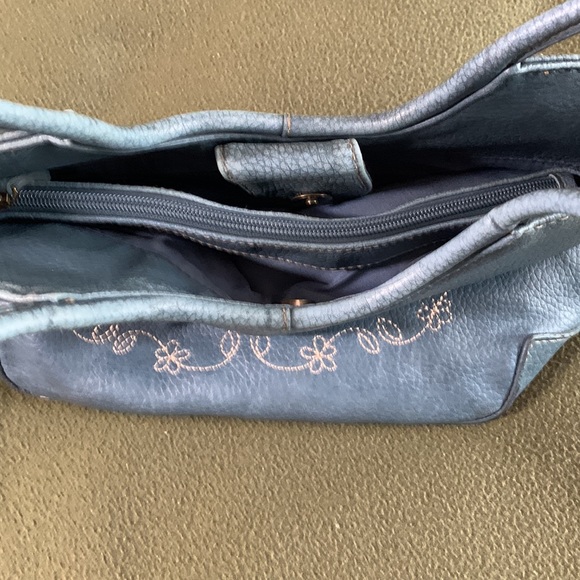 Blue leather looking purse with flower embroidery detail - Picture 4 of 4
